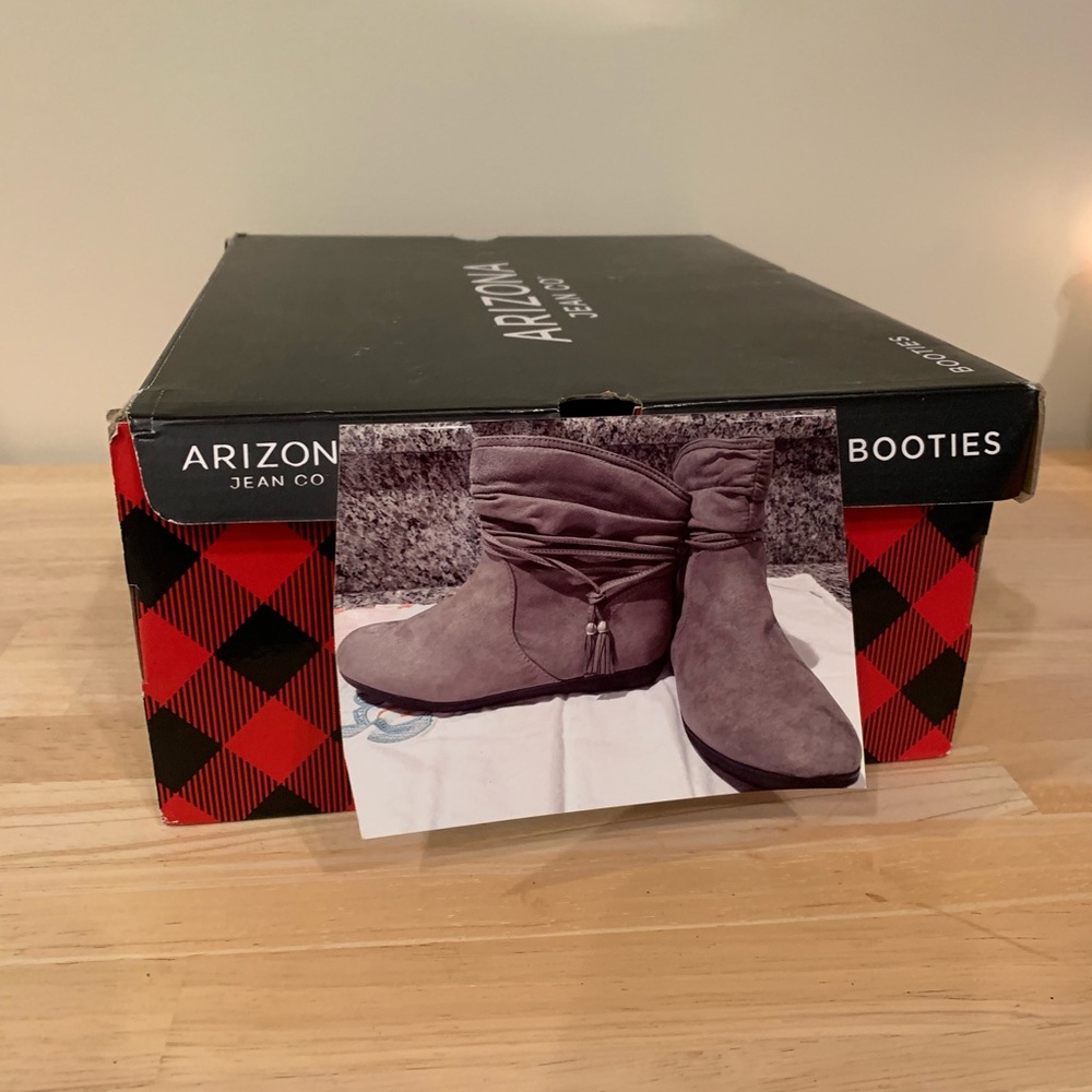 Gray Arizona jeans booties size 9
